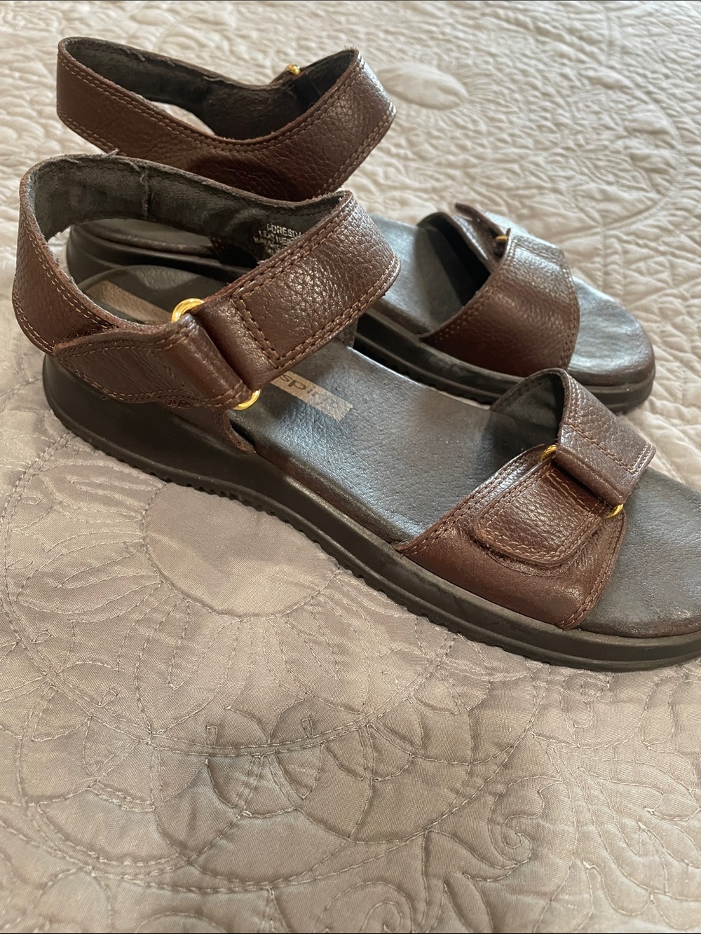 Easy Spirit Brown Leather Strap Sandals with Gold Accents 7